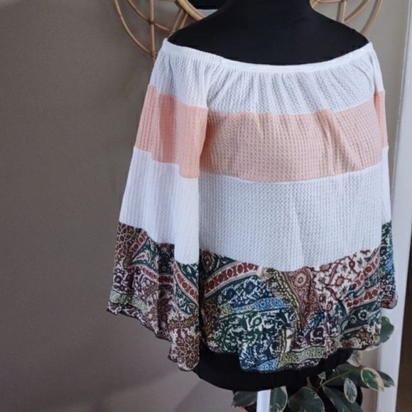 Off Shoulder Neutral Wide Striped Top with Pattern Bottom and Bell Sleeves Sz L - Picture 3 of 11